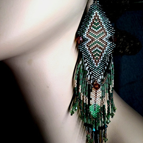 🔥SOLD🔥 at Comanche Pow Wow🔥 Beaded Handmade Green Gold Feather Earrings - Picture 2 of 7